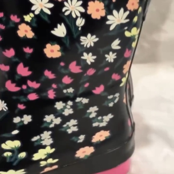 Women’s size 6 floral pattern rubber boots with adjustable calf strap - Picture 2 of 10